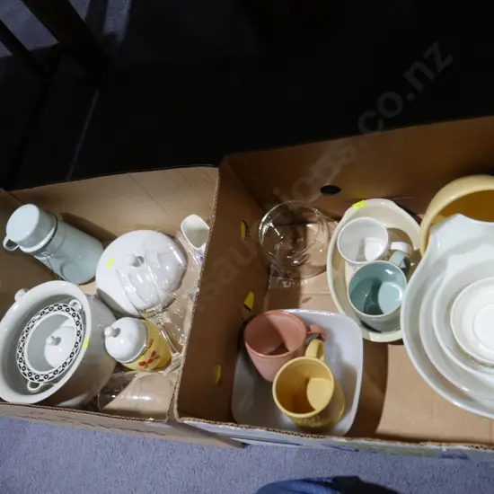 2 boxes glassware, mugs etc