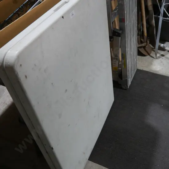 Fold up trestle table
