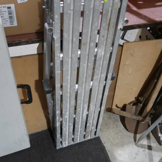 Folding platform