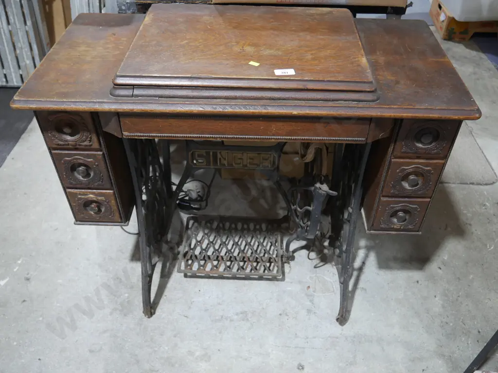 Singer treadle sewing machine Image 1++