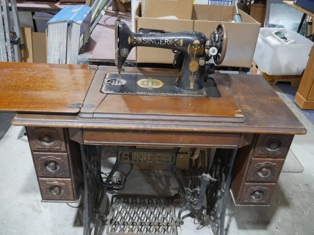 Singer treadle sewing machine Image 1++