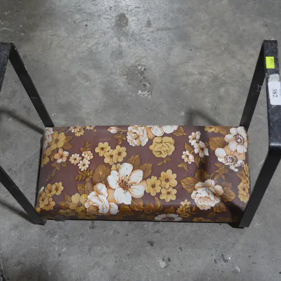 Garden kneeler