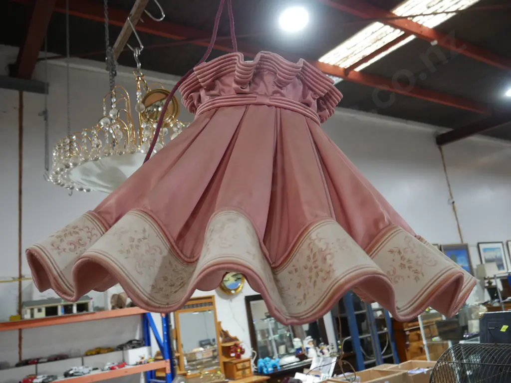 Light fitting Image 1++