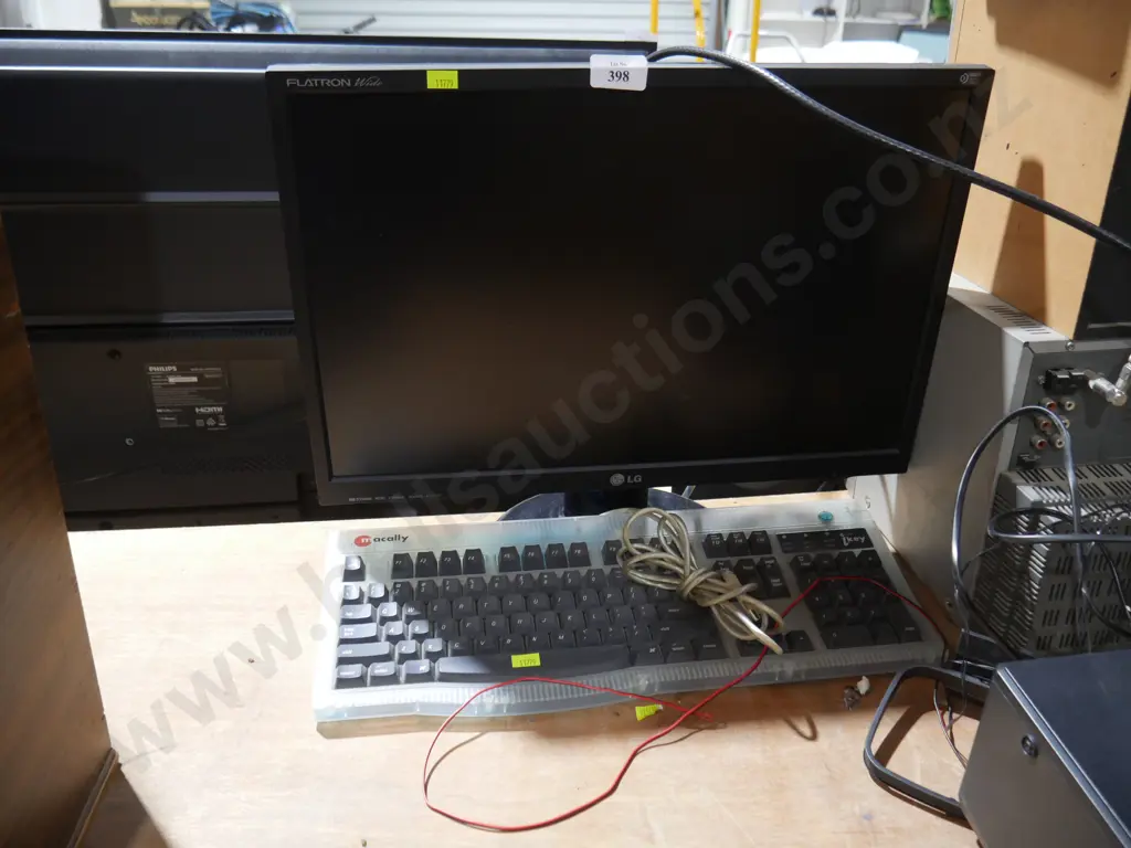 Keyboard and monitor Image 1++
