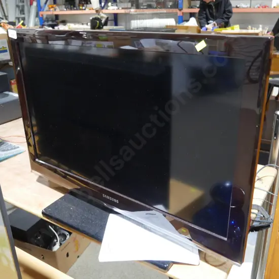 Samsung 32-in TV