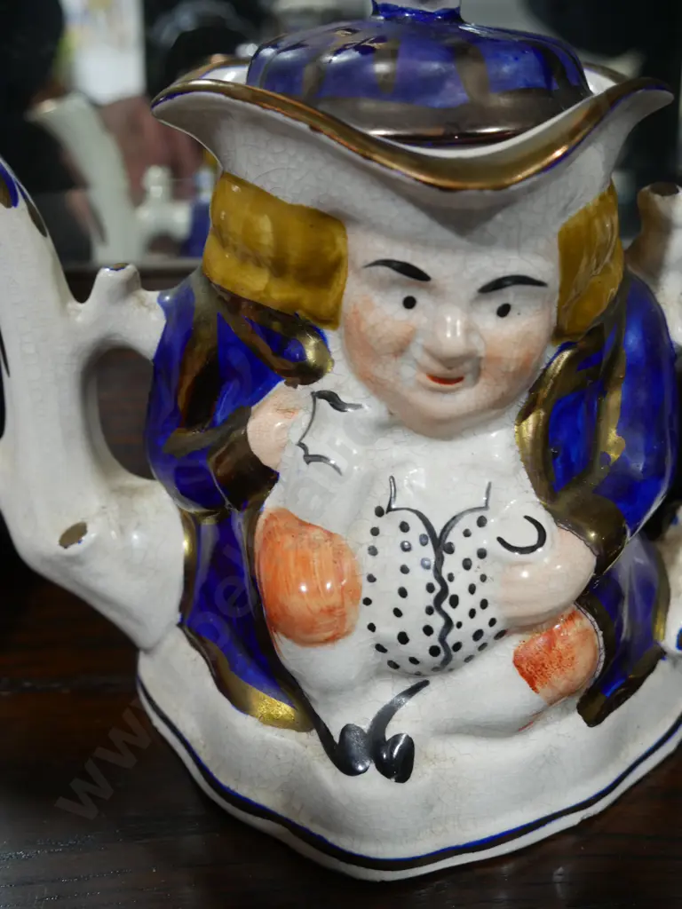 Character jug and tea pot Image 1++