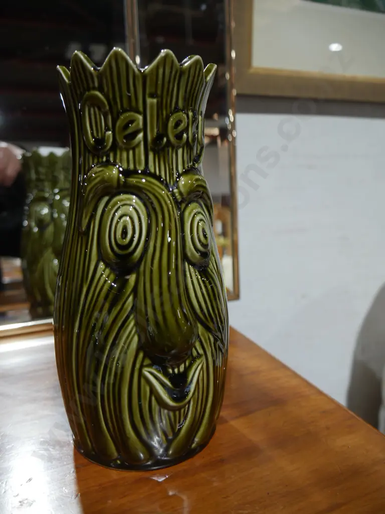 Sadler salary face vase Image 1++