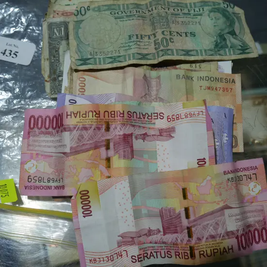 Assorted bank notes