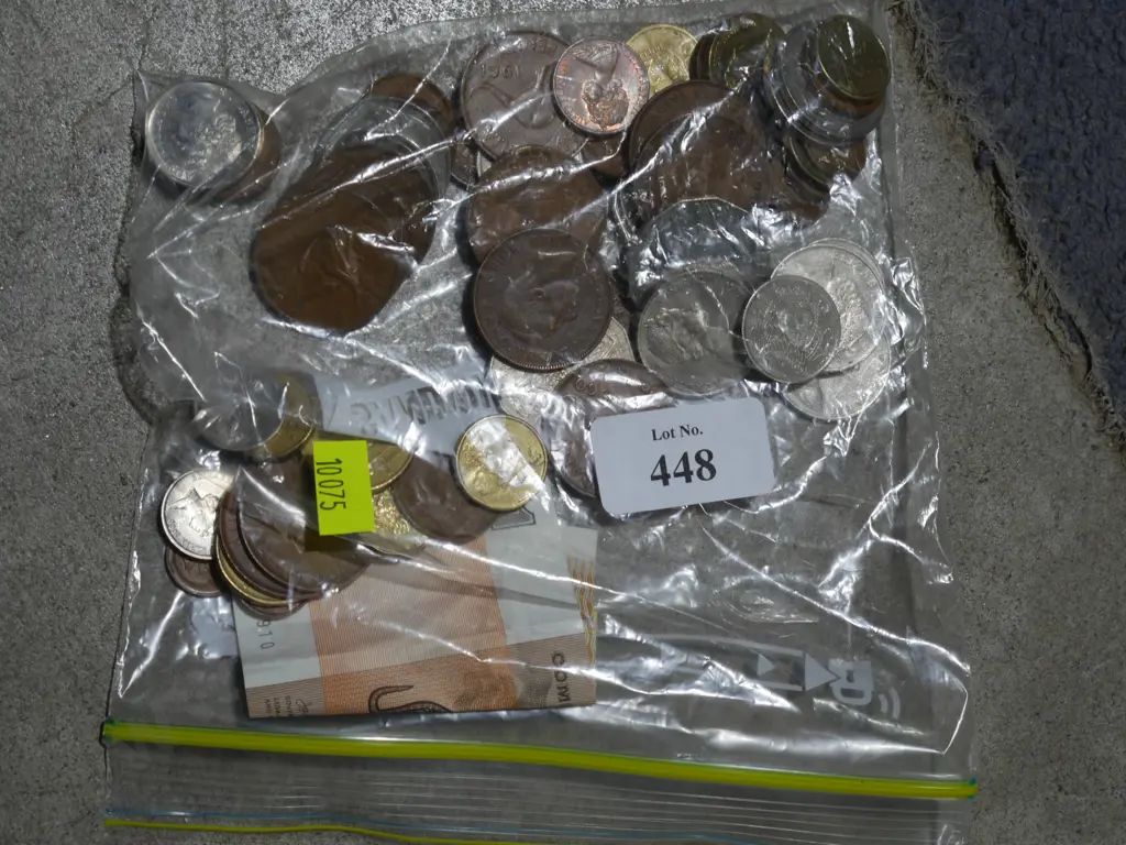 Australian banknote and coins Image 1++