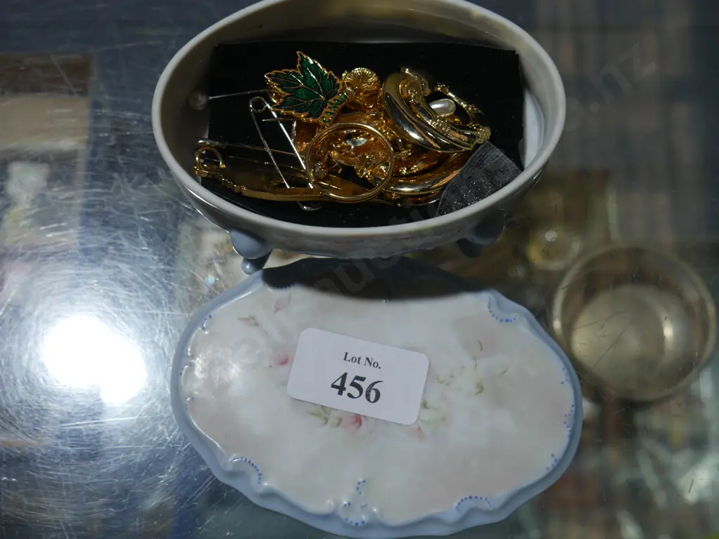 Trinket pot and contents Image 1++