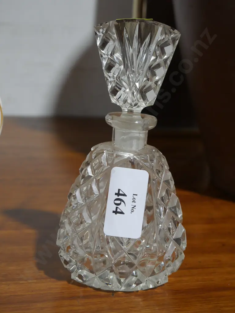 Cut crystal perfume bottle Image 1++