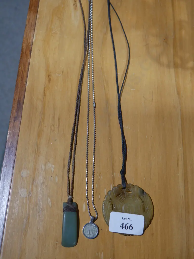 3 assorted necklaces Image 1++
