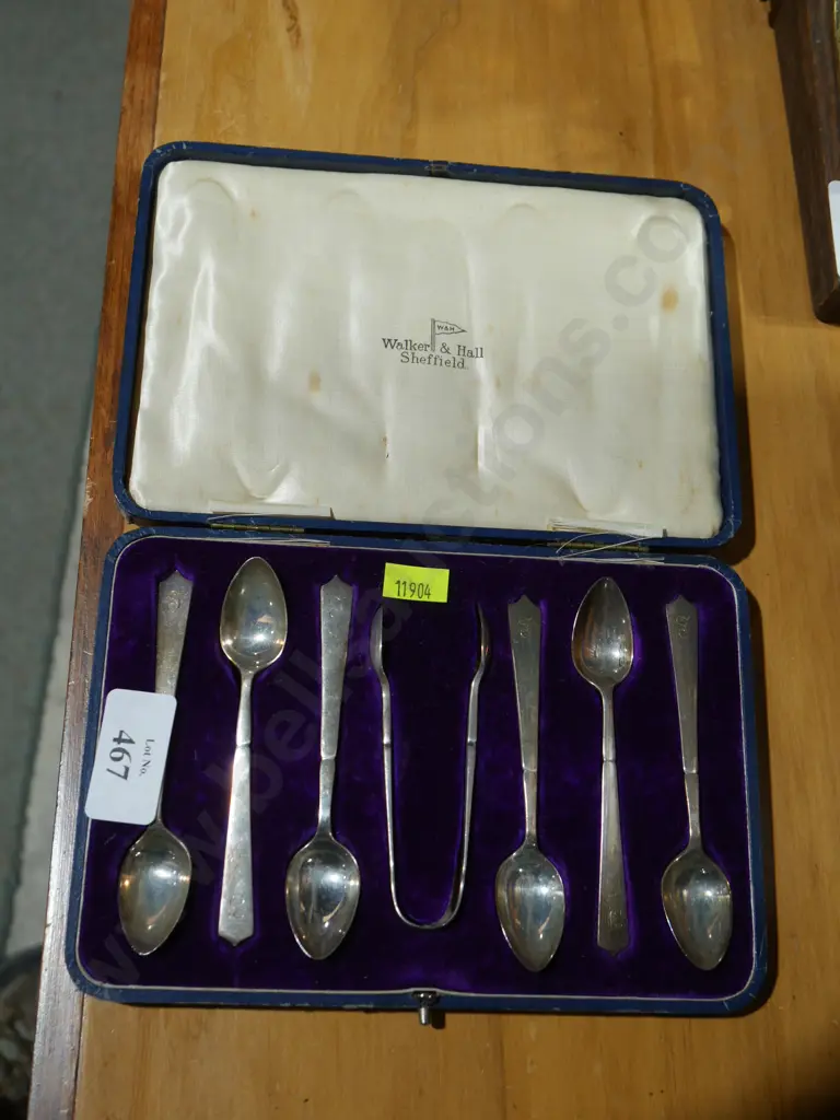 Sterling Silver Walker & Hall cased teaspoons and sugar tong Image 1++