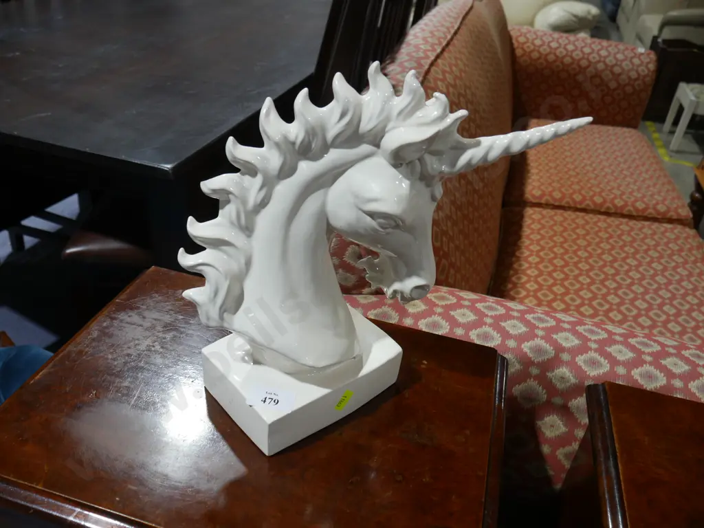 Unicorn figurine Image 1++