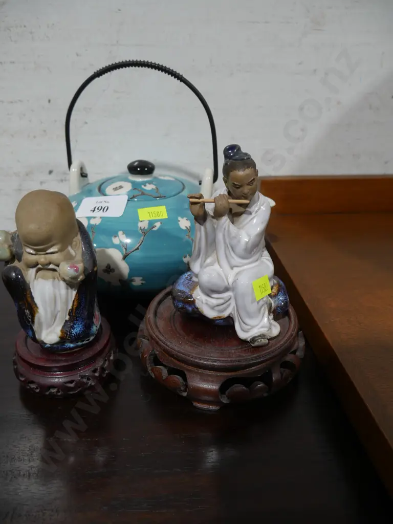 Oriental figurines teapot Image 1++