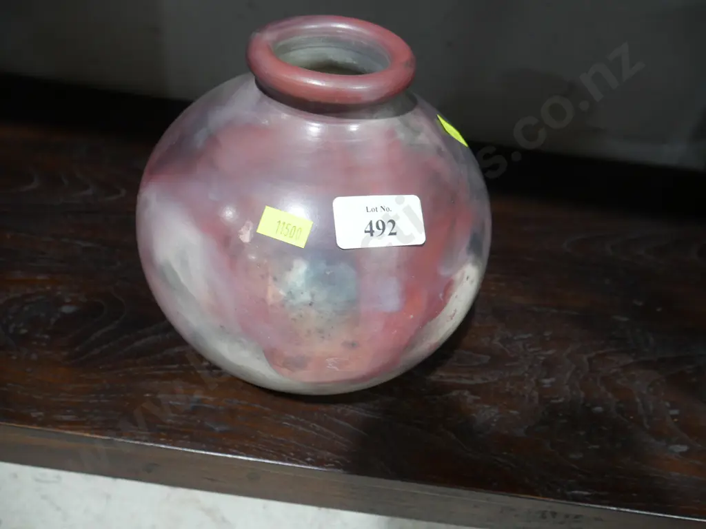 Pottery vase Image 1++
