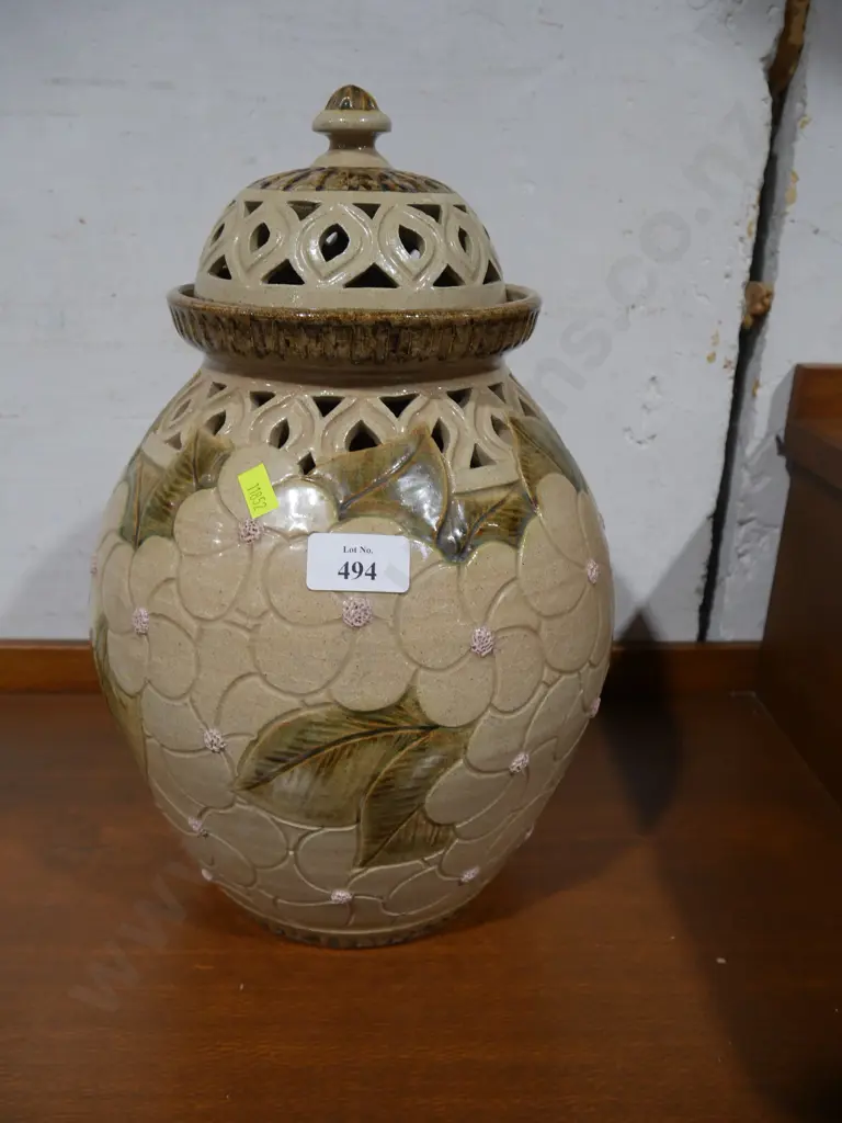 Pottery vase Image 1++