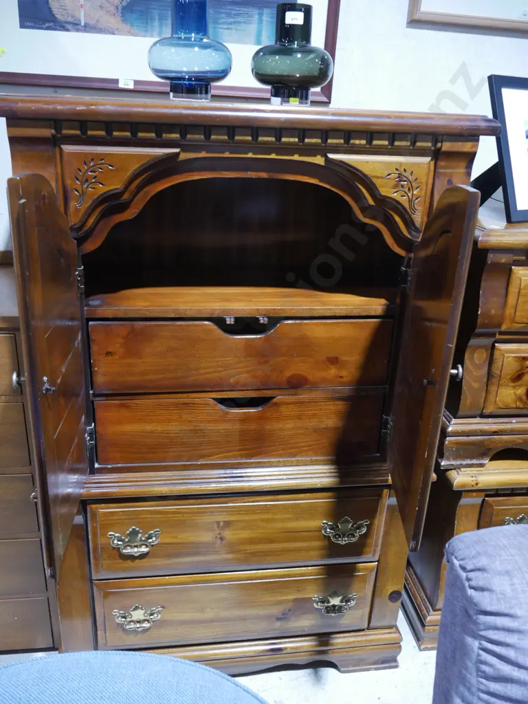 Five piece bedroom suite Image 1++