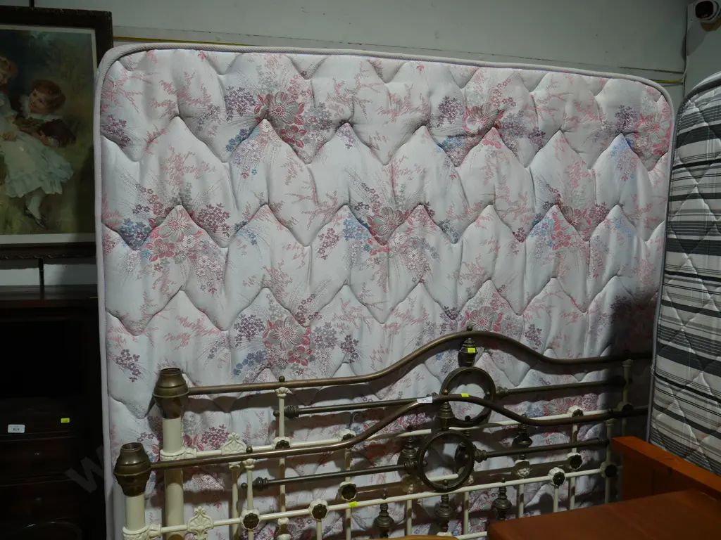 4 post bed Image 1++