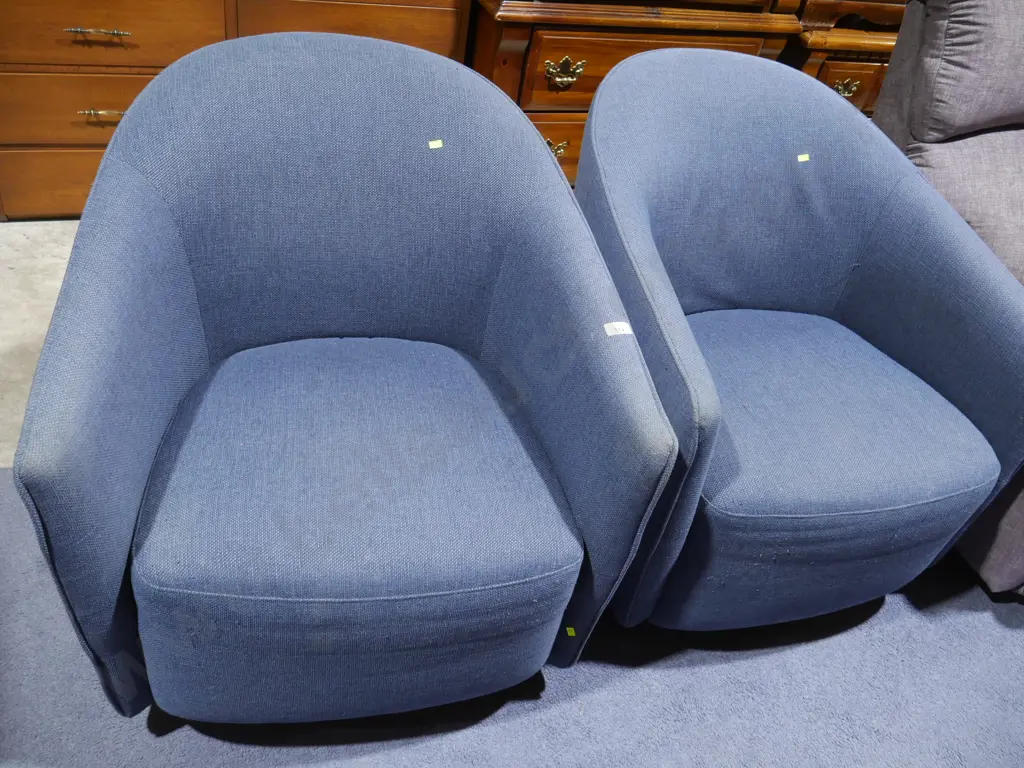2 swivel tub chairs Image 1++