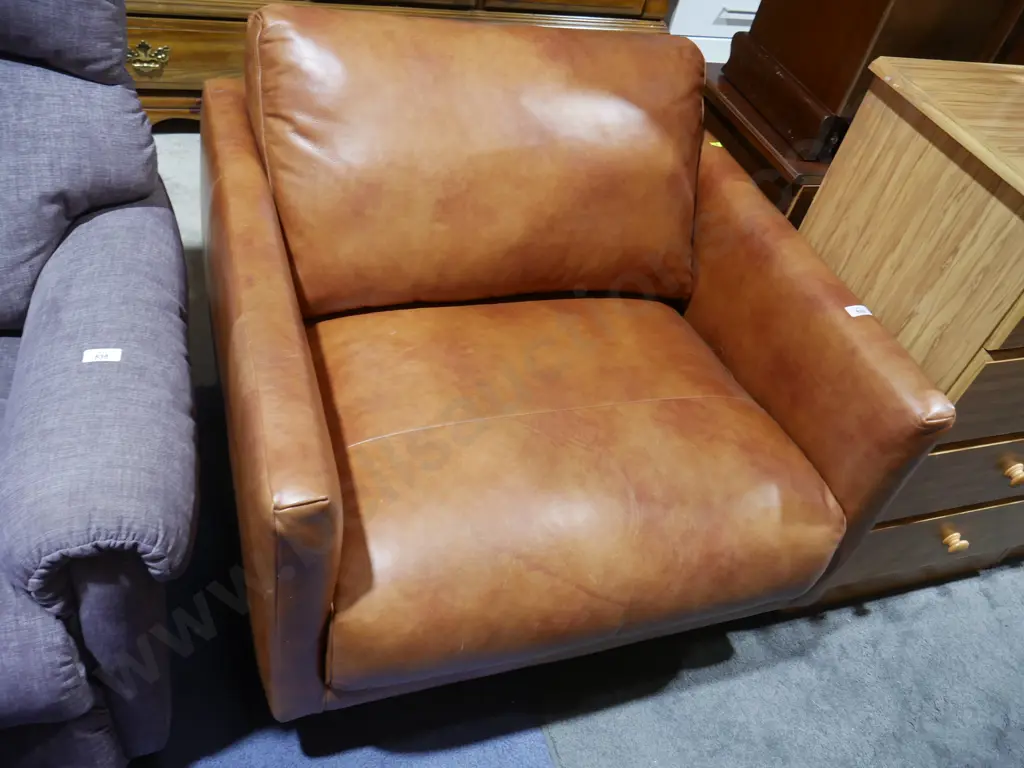 Tan leather arm chair Image 1++