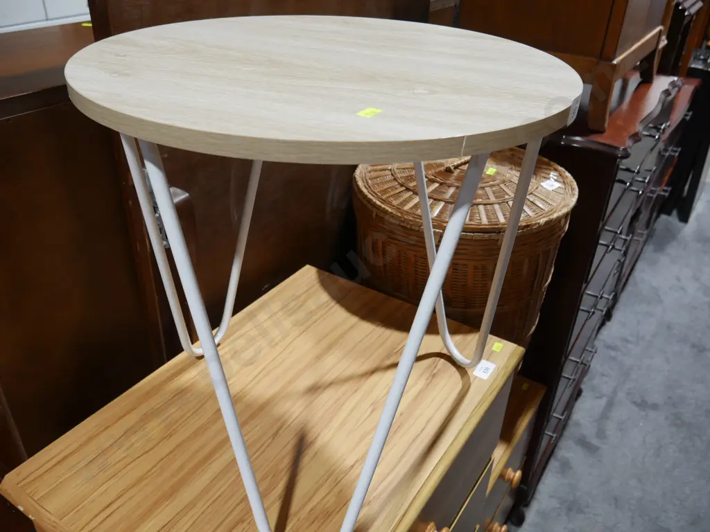Side table Image 1++