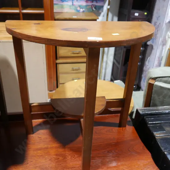 Oval plant table