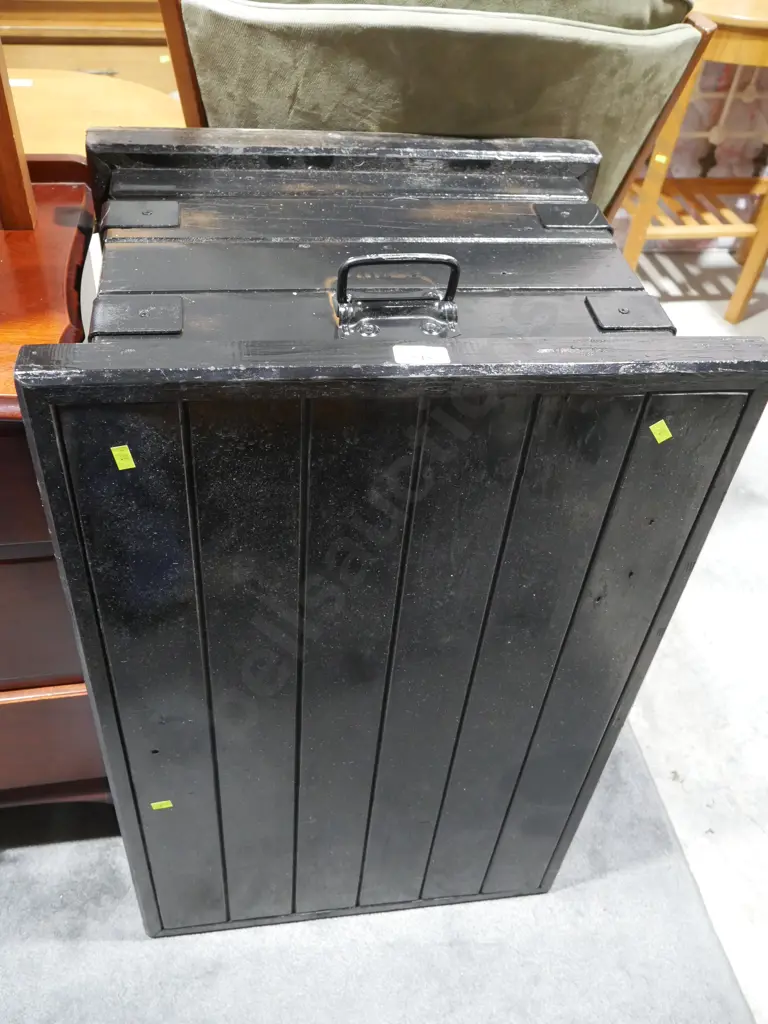 Black trunk Image 1++