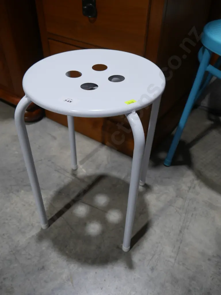 White stool Image 1++