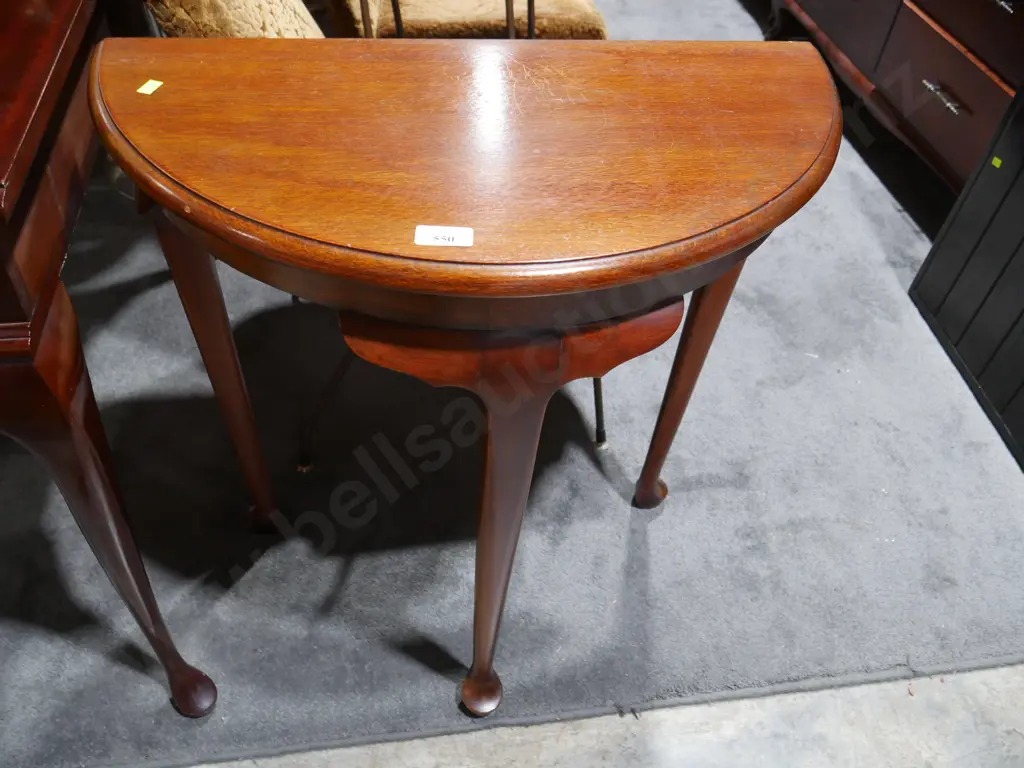 Oval hallway table Image 1++