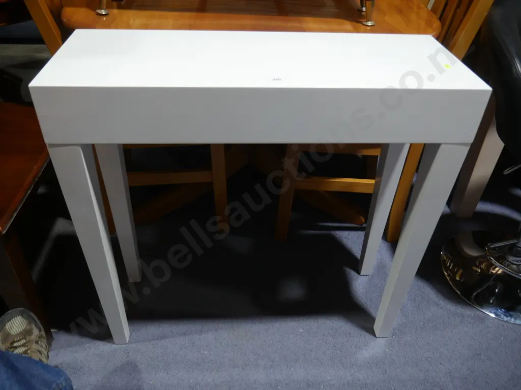 White hallway table Image 1++