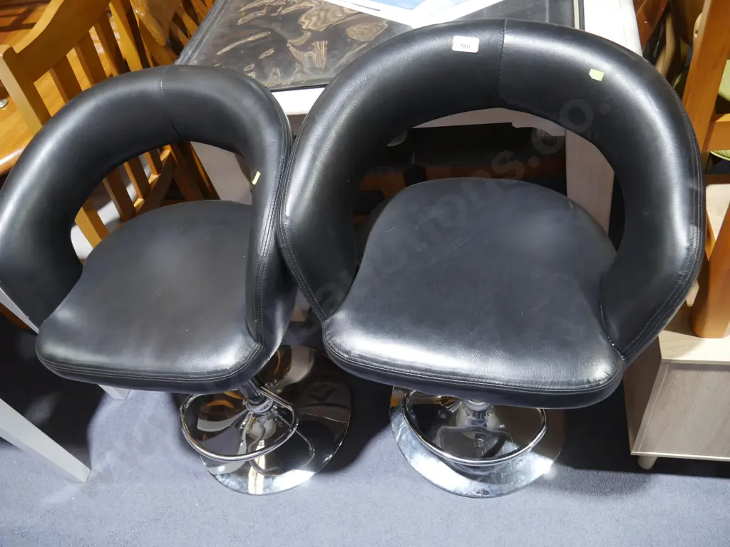 2 bar stools Image 1++