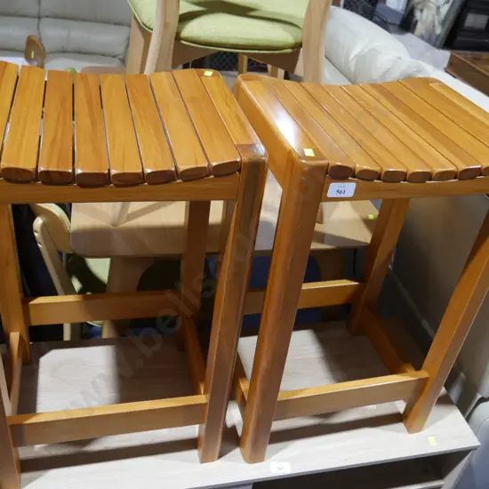 2 bar stools