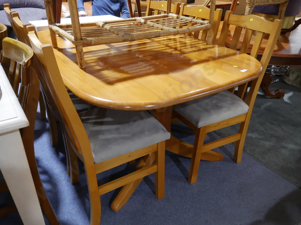 Dining table and 6 chairs Image 1++