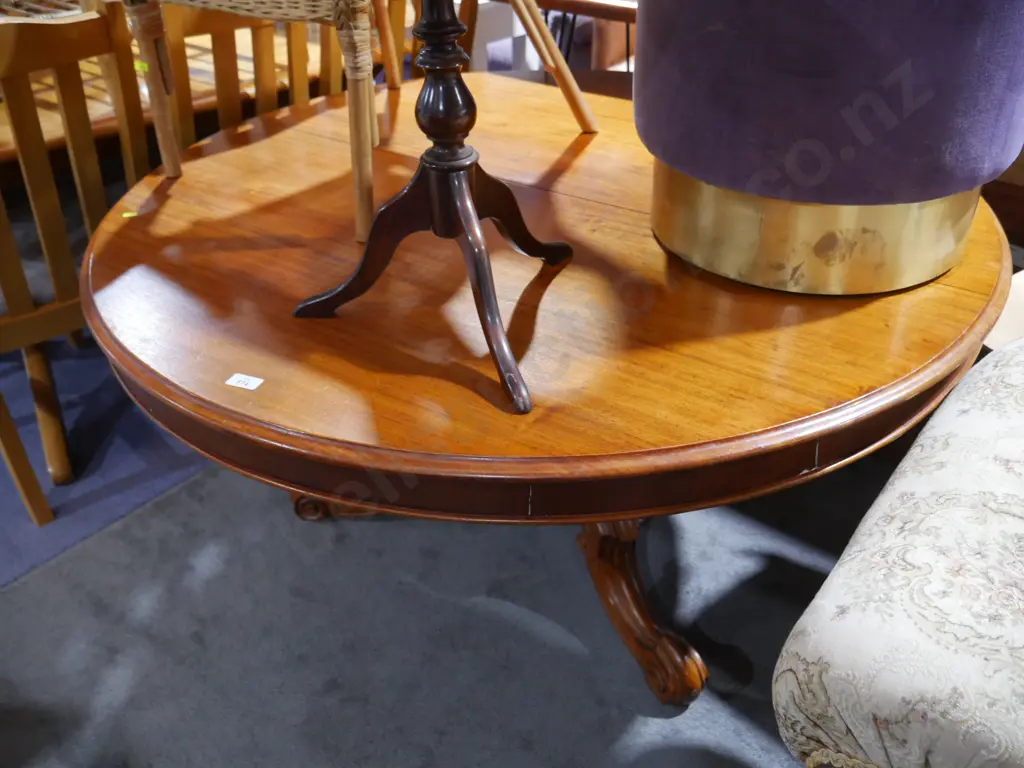 Loo table Image 1++