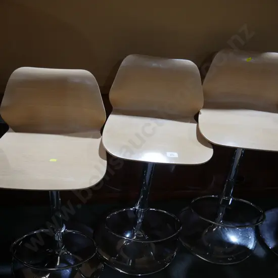 3 bar stools