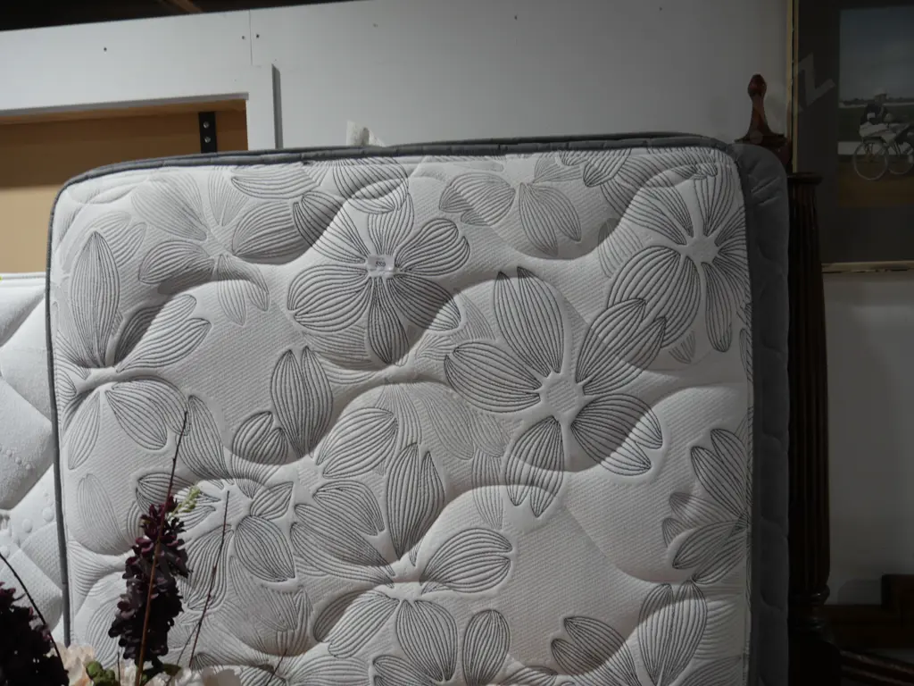 King single bed Image 1++