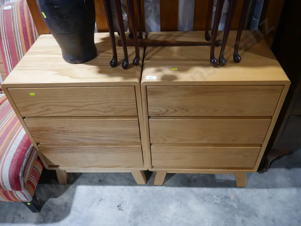 Pair of bedside drawers Image 1++