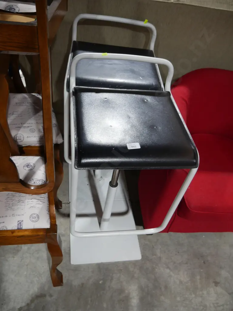 2 barstools Image 1++