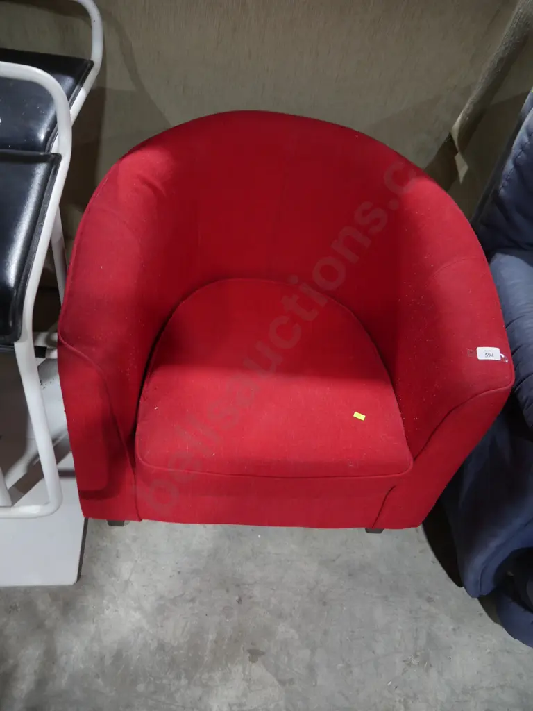 Red tub chair Image 1++