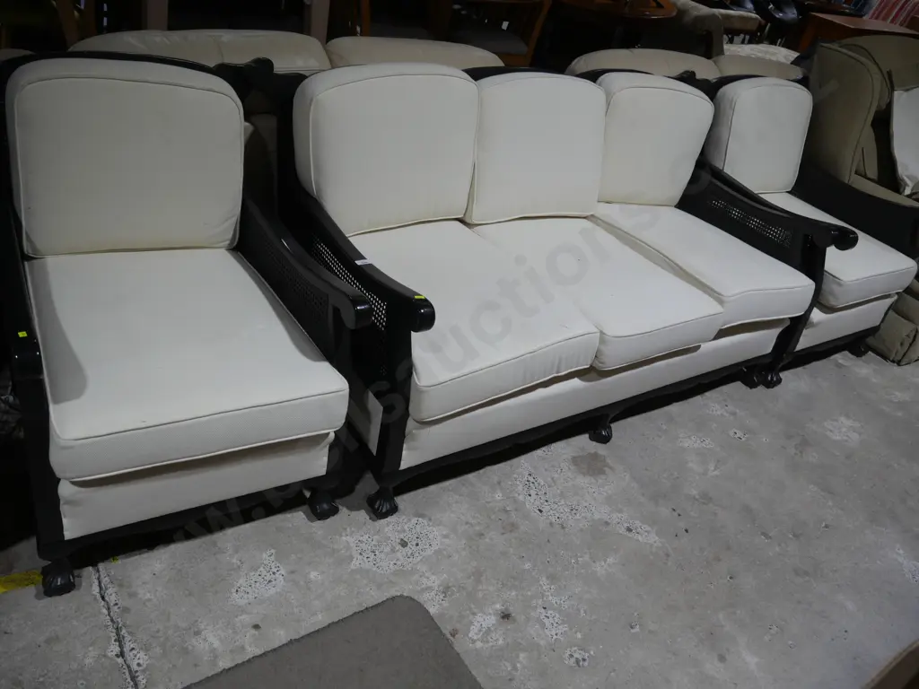Three piece bergere lounge suite Image 1++