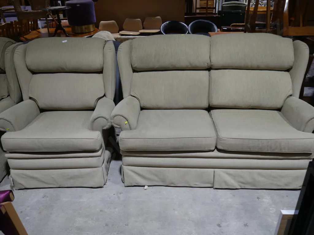 Five piece lounge suite Image 1++
