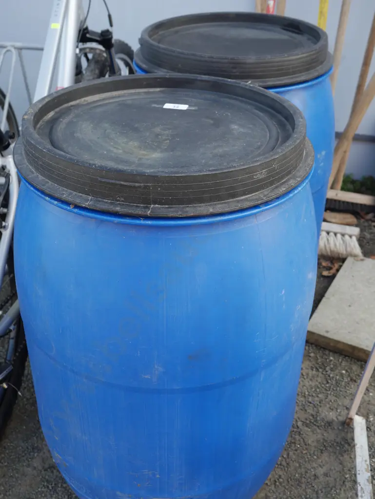 2 plastic drums Image 1++