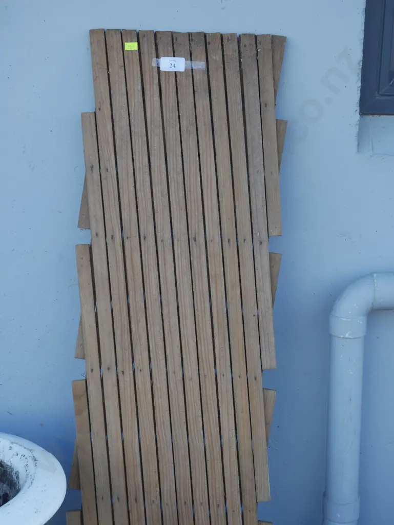 Expanding trellis piece Image 1++