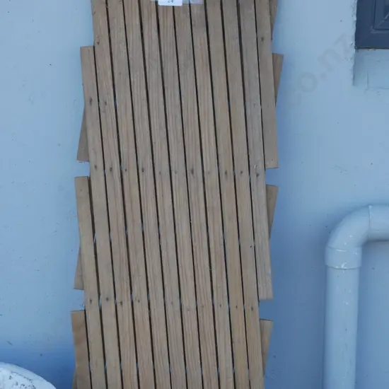 Expanding trellis piece