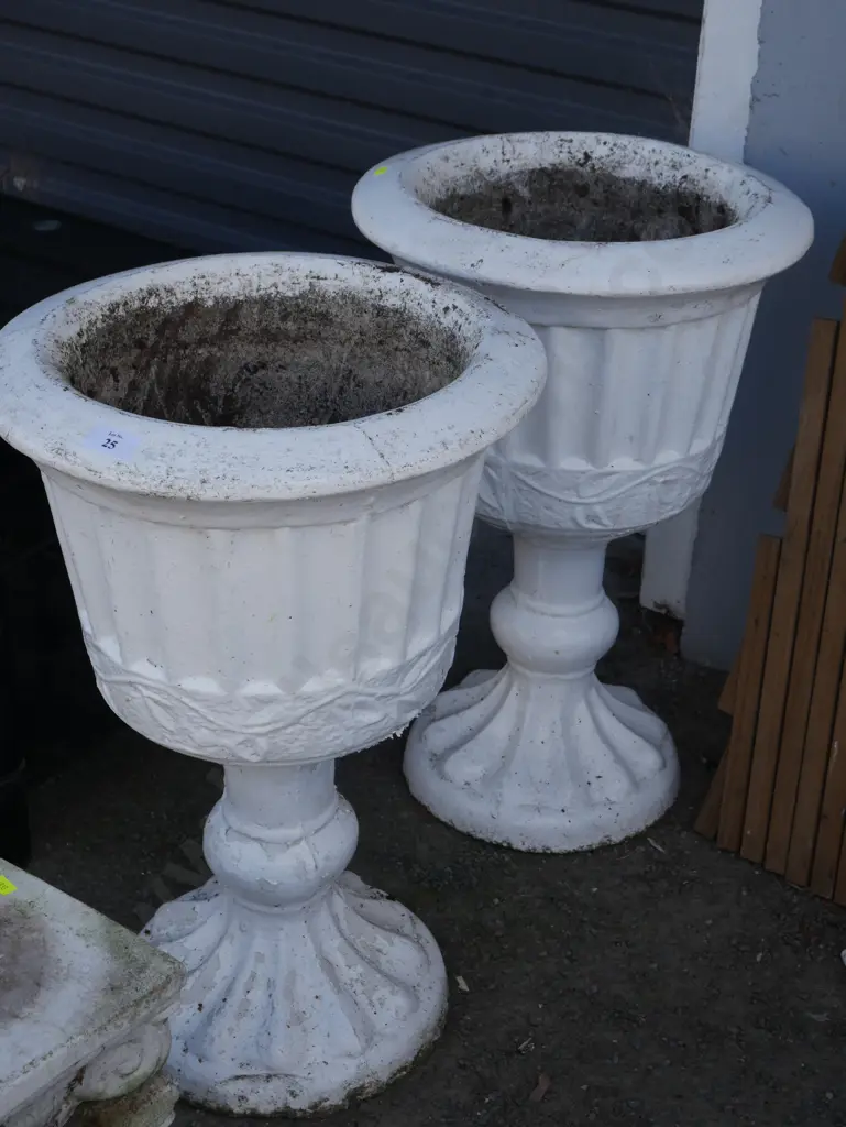 Pair concrete plant pots Image 1++