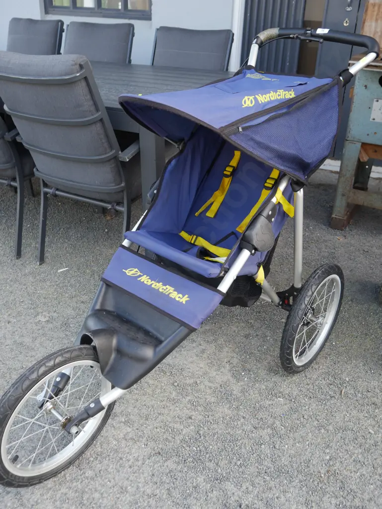 Pushchair Image 1++