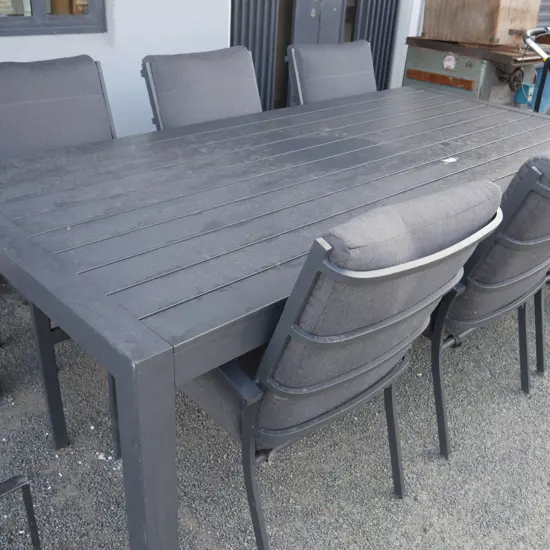 Outdoor table and 6 chairs