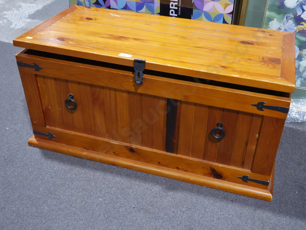 Wooden trunk Image 1++