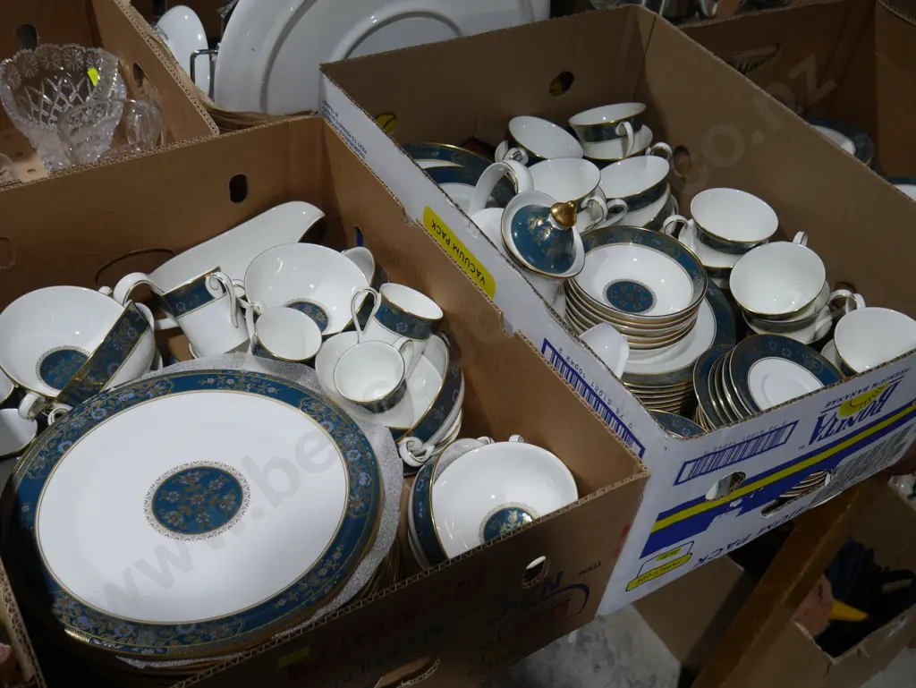 Large Royal Doulton dinner set Image 1++